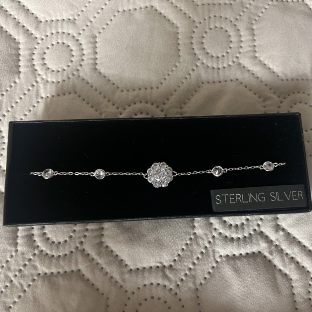 2ne1.Ca Sterling Silver Flower Bracelet